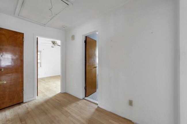 Building Photo - 271 7th St