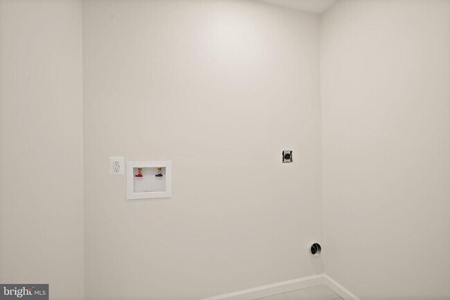 Building Photo - 13647 S Springs Dr