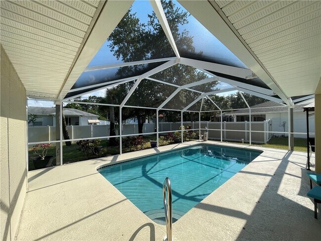 Building Photo - 962 Montrose Ave