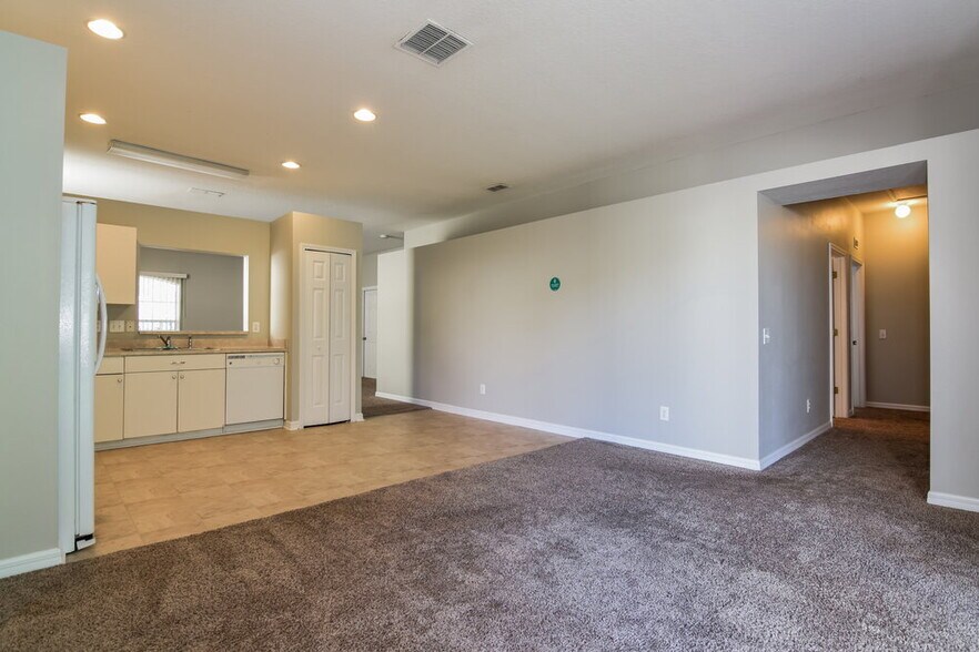 Building Photo - 15819 Stags Leap Dr