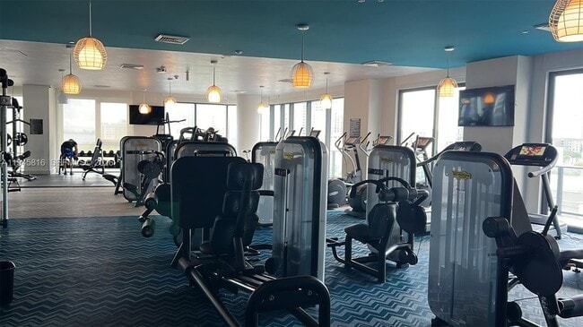 Building Photo - 121 NE 34th St