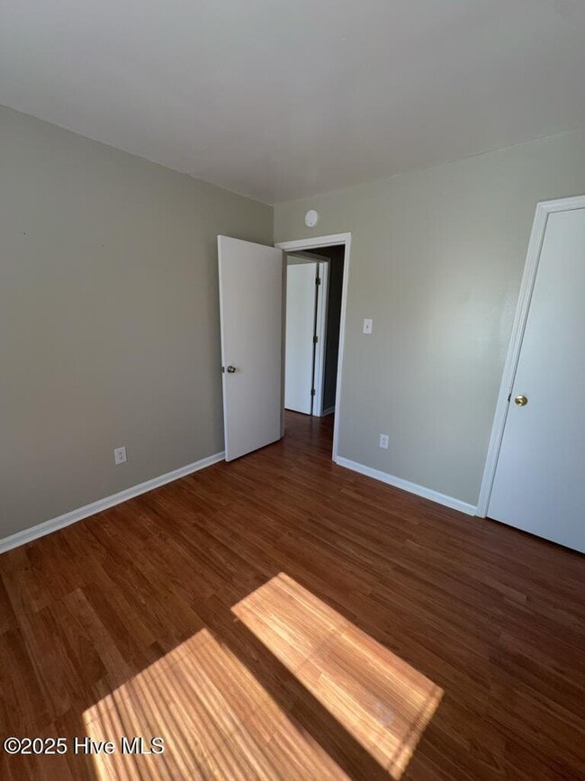 Building Photo - 415 Sterling Rd