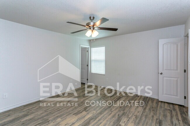 Building Photo - 205 Dolphin Dr