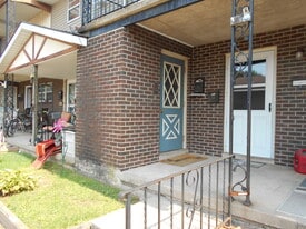 Building Photo - 718 E 18th St