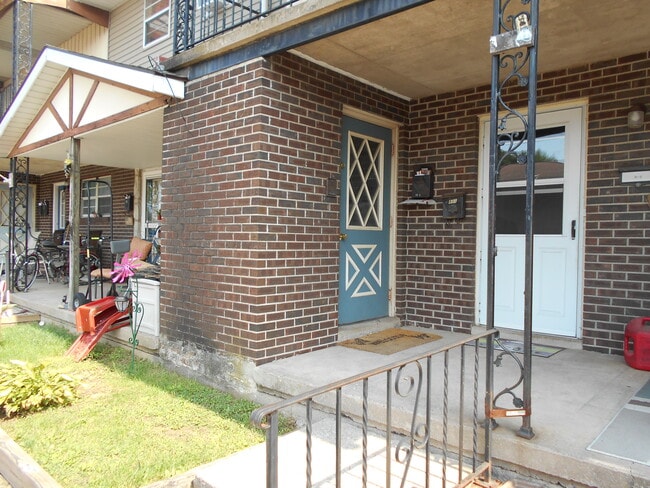 Primary Photo - 718 E 18th St