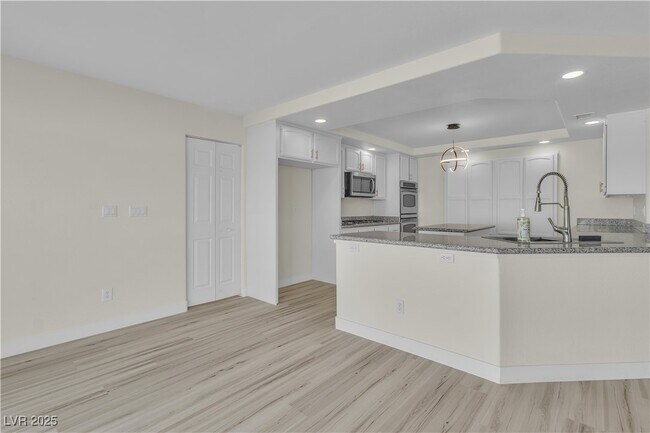 Building Photo - 3604 N Campbell Rd