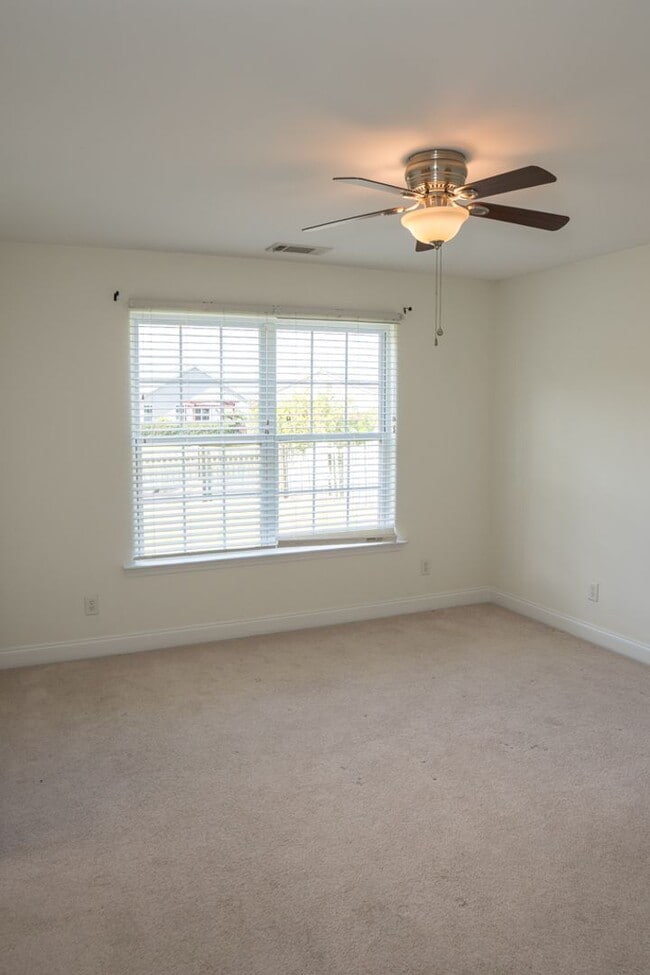 Building Photo - Three Bedroom on the Pond in Hearthstone Lakes Community