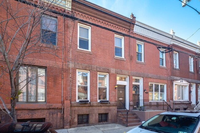 Building Photo - Three Bed Fairmount Townhome