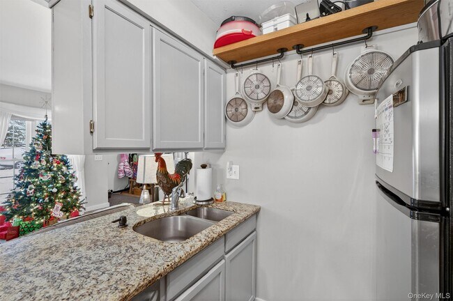 Building Photo - 74 Homestead Village Dr