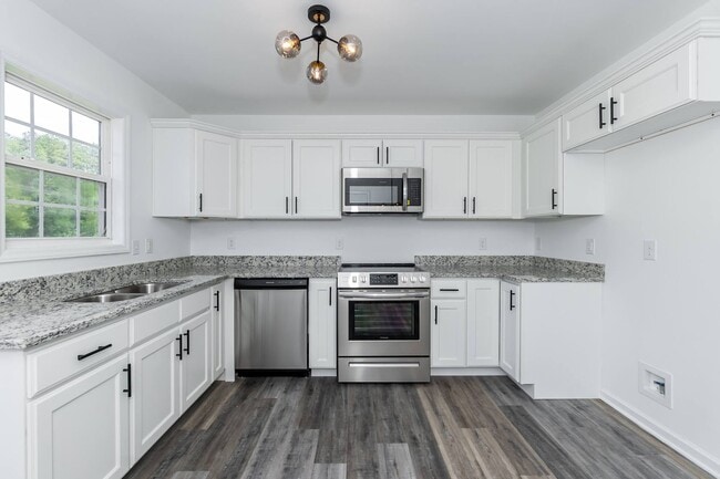 Building Photo - Beautiful Updated Home!