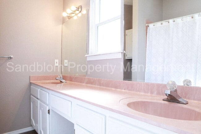 Building Photo - FOR LEASE | Owasso | Available Now!