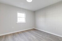 Building Photo - 1913 Whitcomb St