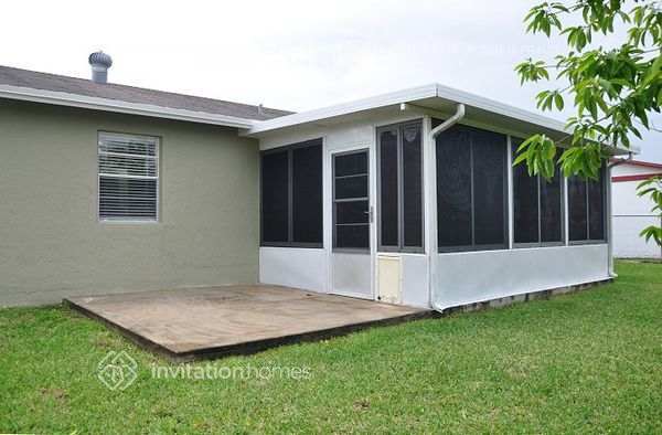 Building Photo - 7714 SW 6th Ct