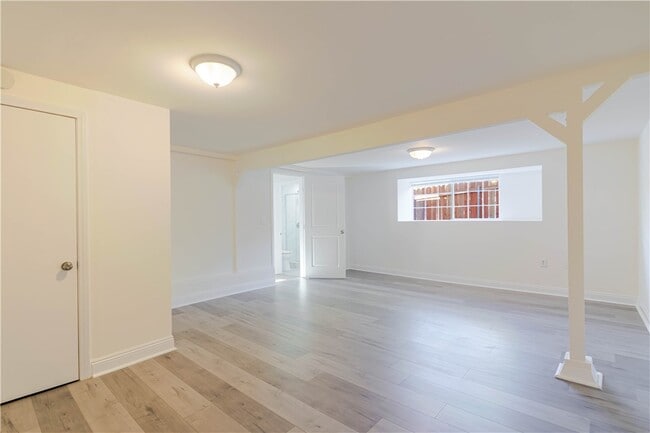 Building Photo - 10528 Hillhaven Ave