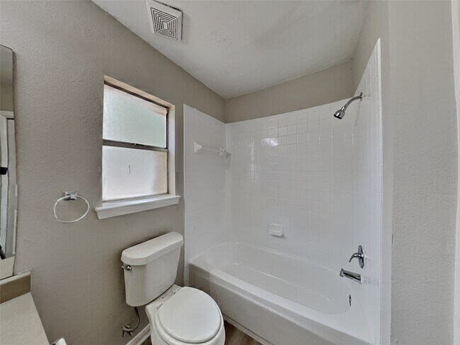 Building Photo - 3115 Kelling St