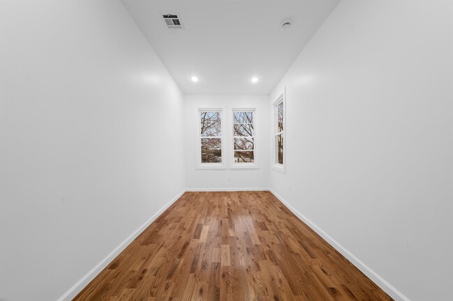 Building Photo - 1111 53rd St