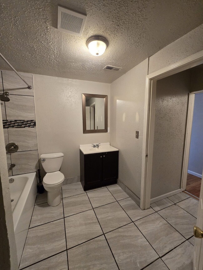 Building Photo - 507 St Robert Dr