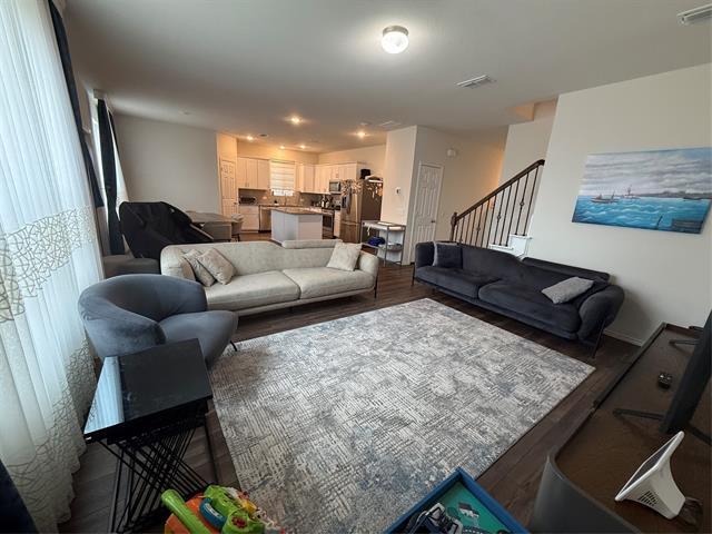 Building Photo - 909 Cormorant St