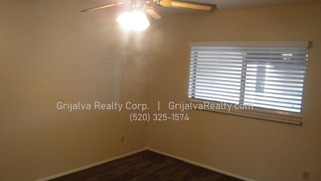 Building Photo - Cute 2 Bedroom, 2 Bath Townhome  (Speedway...