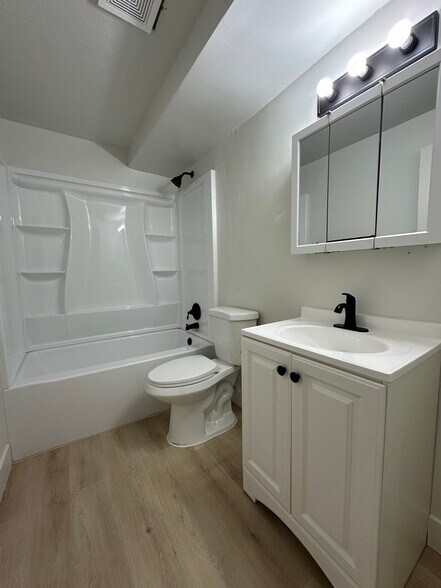 Building Photo - 1340 S 200 E