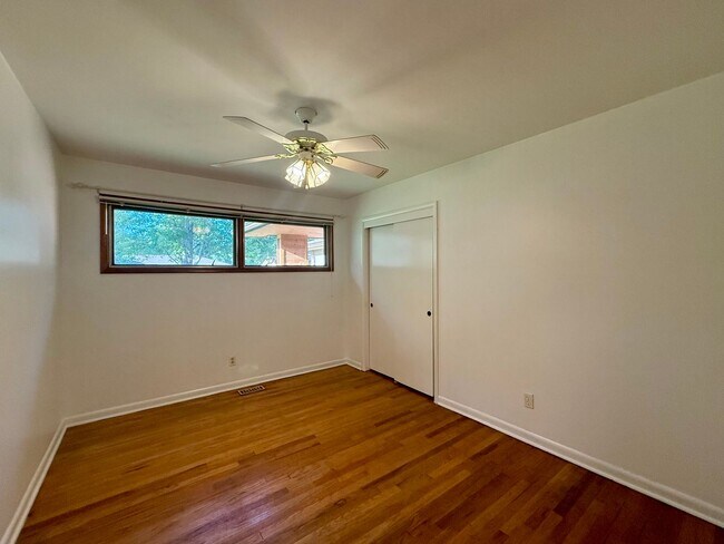 Building Photo - 6419 E Claytonia St