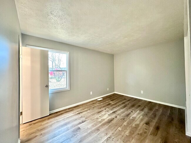 Building Photo - 120 Cavalry Ct