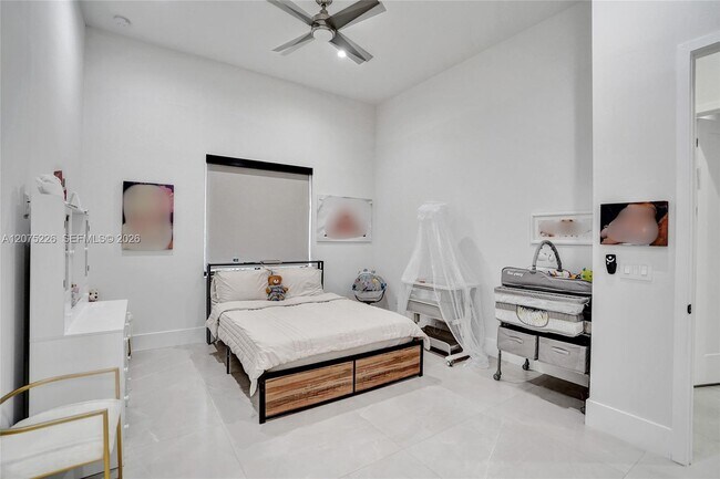 Building Photo - 3909 SW 54th St
