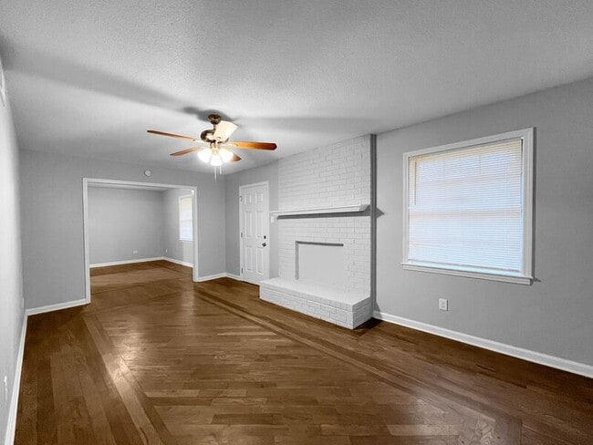Building Photo - 5357 Queen Anne Dr