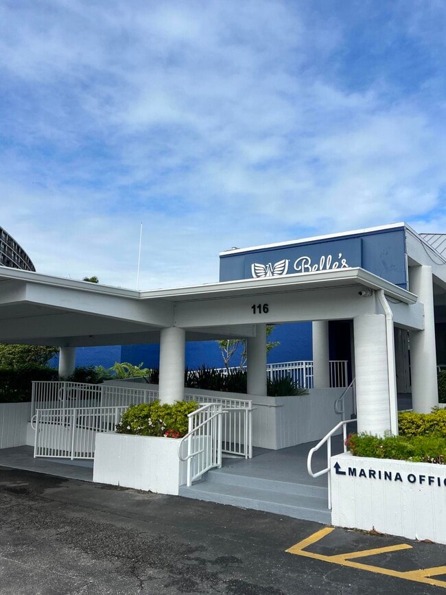 Building Photo - 132 Lakeshore Dr