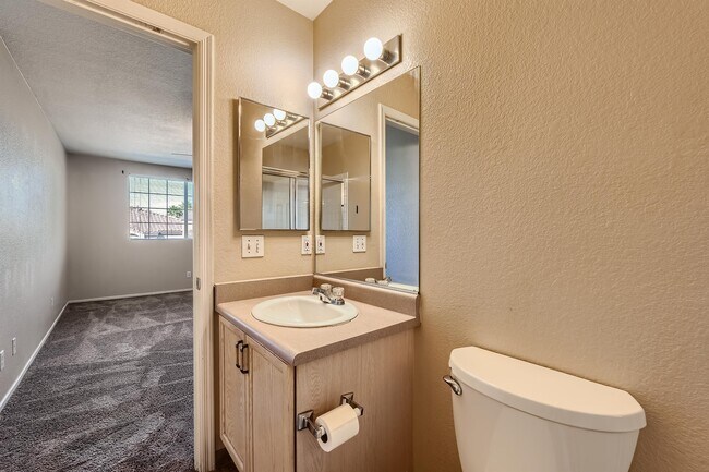 Building Photo - 2601 Twin Pines Ave