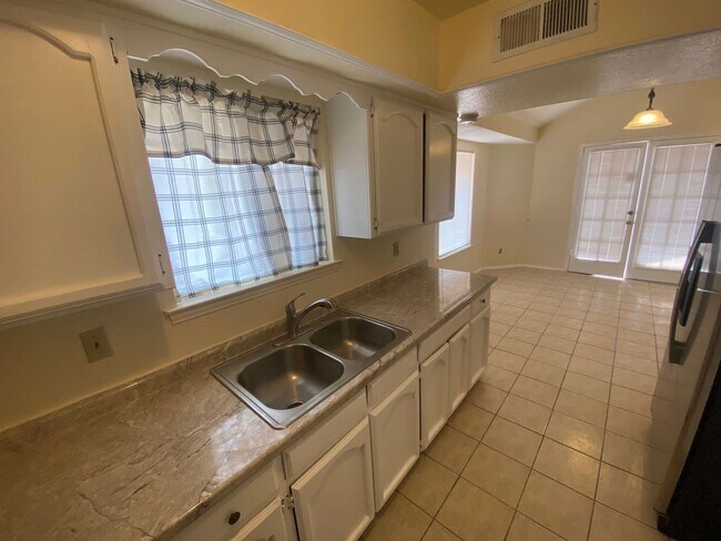 Building Photo - EASTSIDE HOME FOR RENT