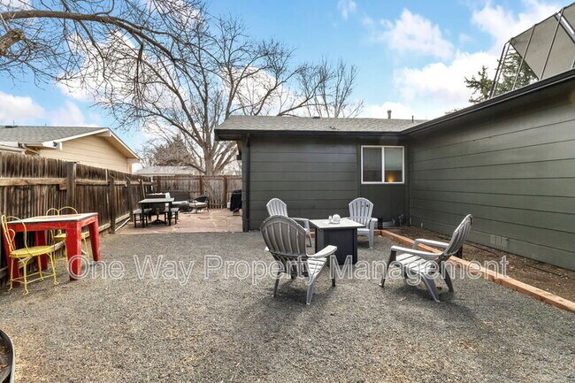 Building Photo - 918 Woodbine Dr