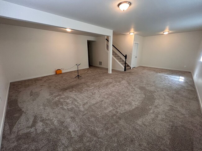 Building Photo - Immaculate 4 Bed 4 Bath Home in School Dis...
