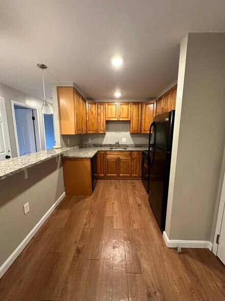 Building Photo - 746 Highland Ave