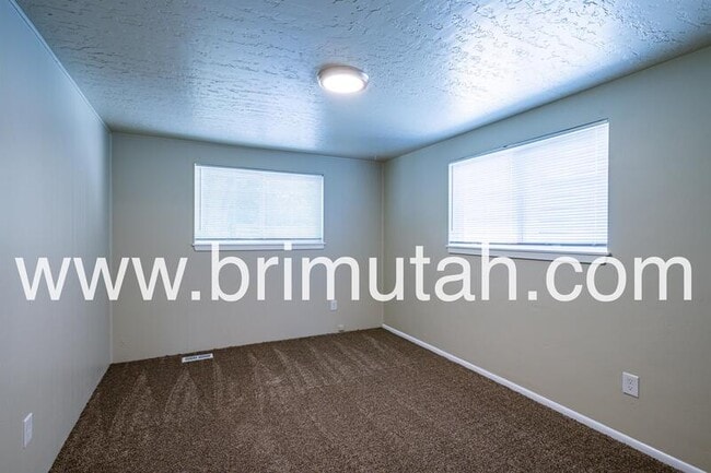Building Photo - 2393 E 3000 S