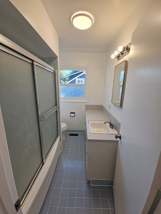 Building Photo - Buchanan-4 plex