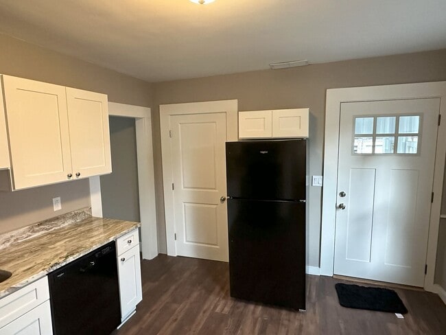 Building Photo - Fully Remodeled 3 Bedroom Single Family Home