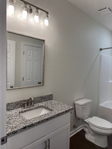 Building Photo - 1205 Winona Ave