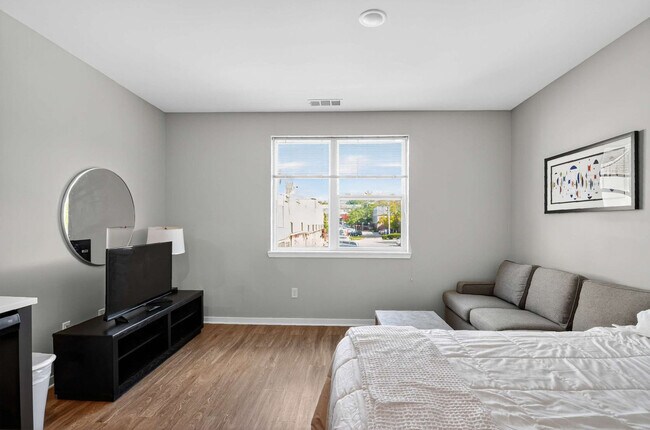 Primary Photo - 229 S Grant St