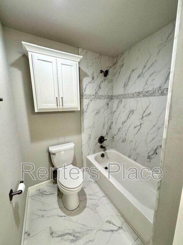 Building Photo - 816 N 89th St