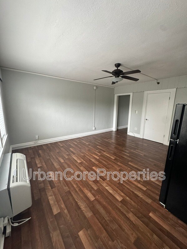 Building Photo - 216 5th Ave N
