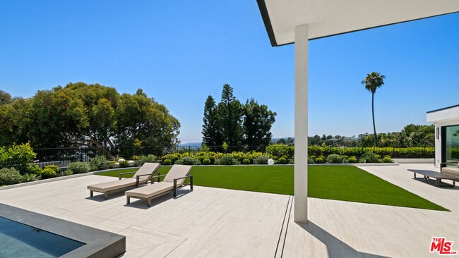 Building Photo - 365 Trousdale Pl