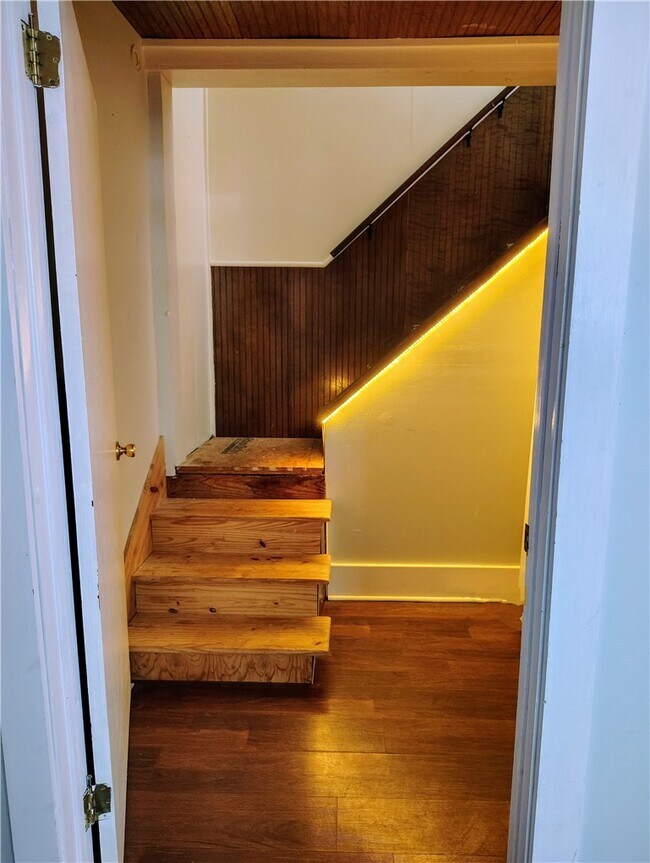 Building Photo - 14894 Trammel Mountain Rd