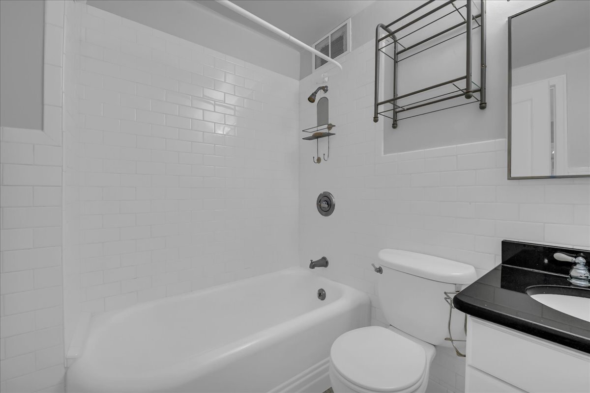 Building Photo - 2900 E Jefferson Ave