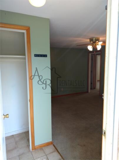 Building Photo - 413 Fieldcrest Dr