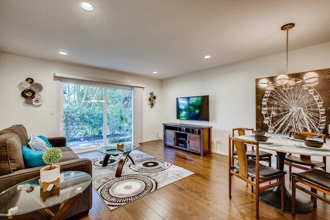 Building Photo - 957 La Bonita Dr