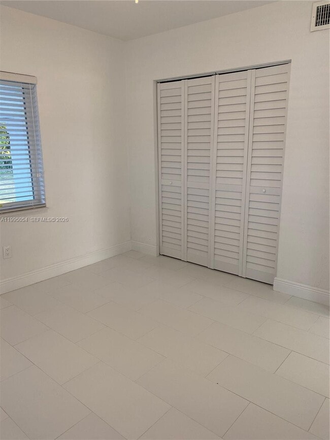 Building Photo - 2833 SW 38th Ave