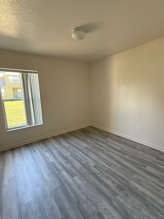 Building Photo - 4095 SW 51st Ct