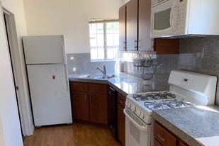 Building Photo - 4970 1/2 S Centinela Ave