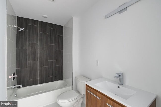 Building Photo - 813 N Broad St